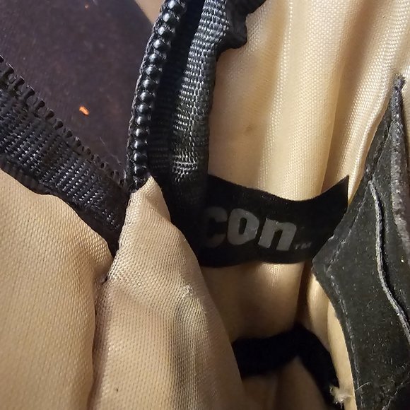 Genuine Icon Camera Case - Picture 6 of 7